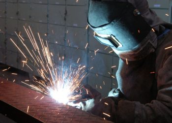 Produção industrial cresceu 1,1% em outubro, diz IBGE