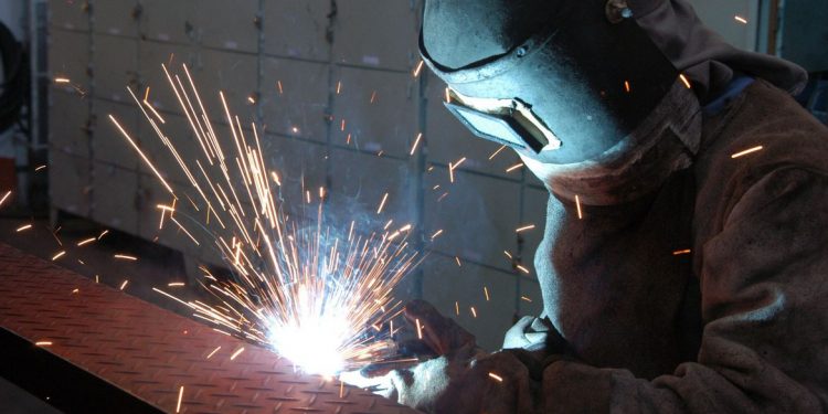 Produção industrial cresceu 1,1% em outubro, diz IBGE
