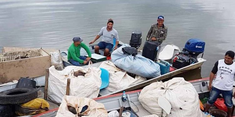 Mais de sete toneladas de lixo são retiradas do rio Guaporé; ação envolveu várias entidades governamentais