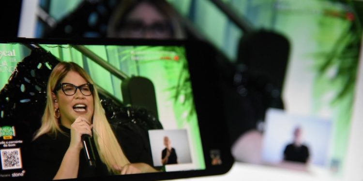 8 das 10 lives mais vistas em 2020 são brasileiras; Marília Mendonça ganha de BTS e Andrea Bocelli
