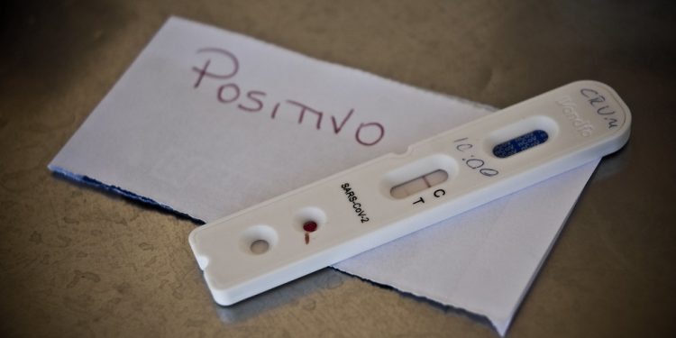 Rondônia registra 892 novos casos de Covid-19 e 18 óbitos em 24 horas Rondônia registra 892 novos casos de Covid-19 e 18 óbitos em 24 horas