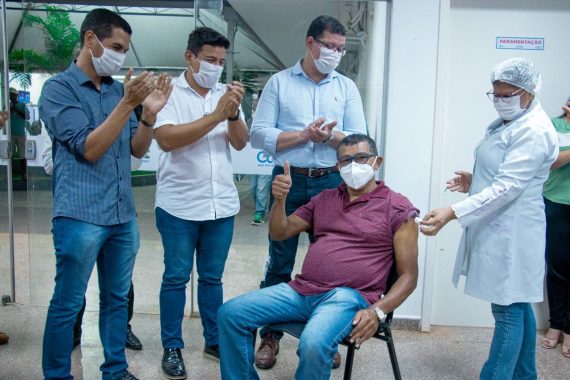 Primeiras doses da vacina contra a Covid-19 chegam a Cacoal para imunização de municípios da região Primeiras doses da vacina contra a Covid-19 chegam a Cacoal para imunização de municípios da região