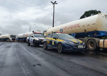 Comboio com oxigênio para Manaus é escoltado pela PRF de Rondônia