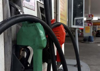 Litro da gasolina sobe R$ 0,15 nas refinarias da Petrobras