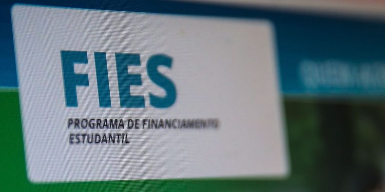 Fies oferecerá 93 mil vagas para financiamento estudantil em 2021