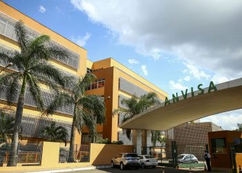Anvisa diz que ainda não recebeu nenhum pedido de vacina contra a covid