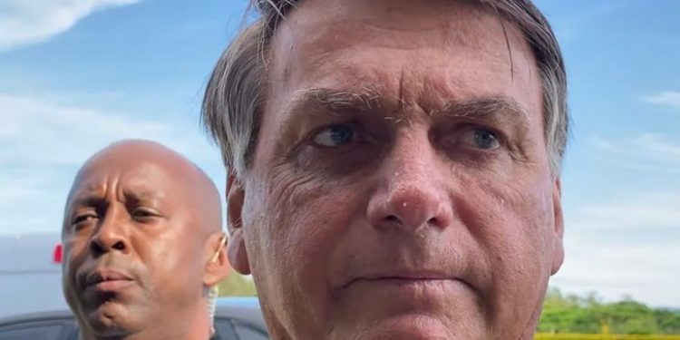 ‘Sem o voto impresso, teremos mais problemas que os EUA’, diz Bolsonaro ‘Sem o voto impresso, teremos mais problemas que os EUA’, diz Bolsonaro