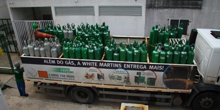 Caos em Manaus: Sem oxigênio, pacientes com covid-19 morrem asfixiados Caos em Manaus: Sem oxigênio, pacientes com covid-19 morrem asfixiados