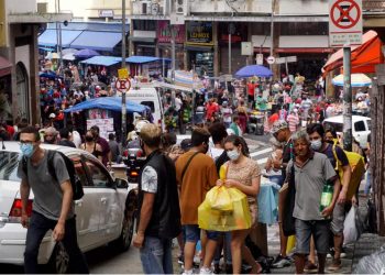 Brasil poderá ter 75% da população vacinada em outubro, aponta consultoria