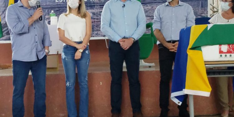 Alex Redano acompanha entrega da vacina contra o coronavírus aos municípios do Vale do Jamari