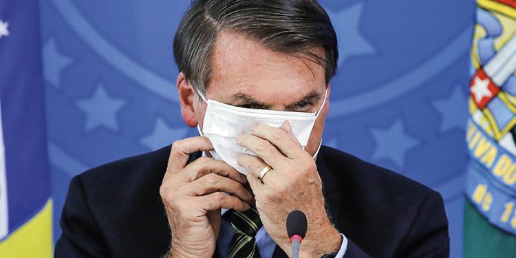 Aprovação a Bolsonaro despenca de 37% para 26% em dias, diz pesquisa