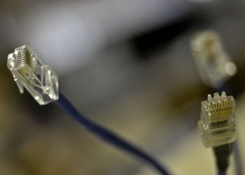Nova meta do governo Bolsonaro prevê fibra ótica em 99% das cidades brasileiras