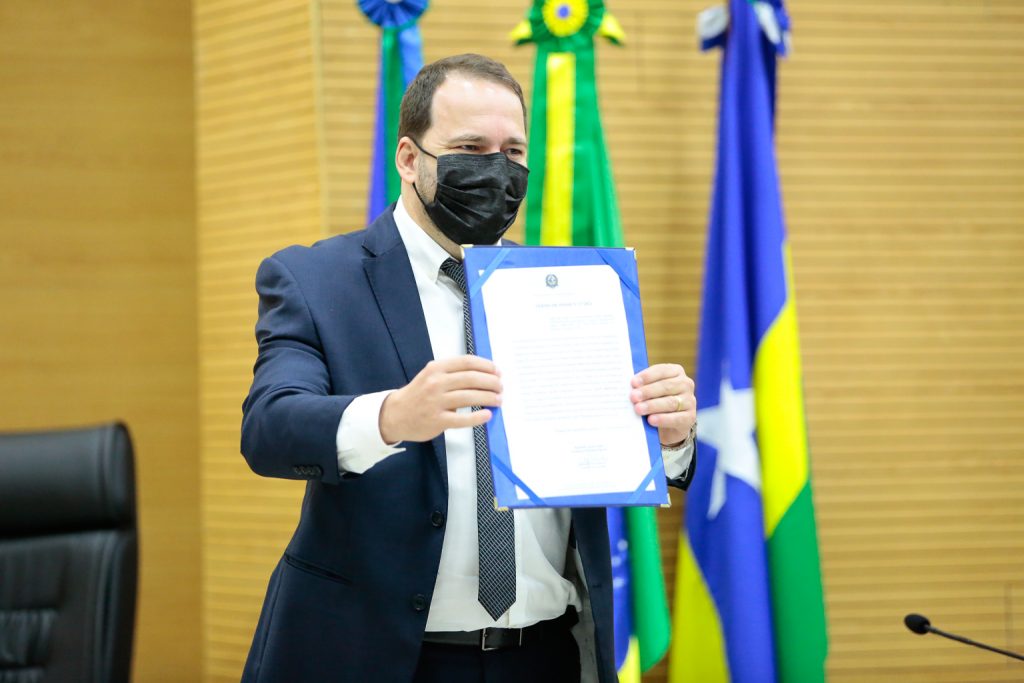Alex Redano é empossado presidente da Assembleia Legislativa junto com nova mesa diretora Alex Redano é empossado presidente da Assembleia Legislativa junto com nova mesa diretora
