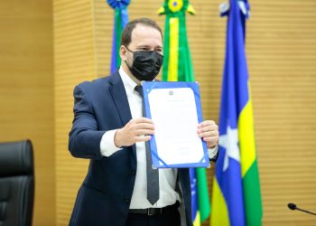 Alex Redano é empossado presidente da Assembleia Legislativa junto com nova mesa diretora