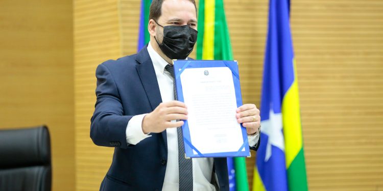 Alex Redano é empossado presidente da Assembleia Legislativa junto com nova mesa diretora