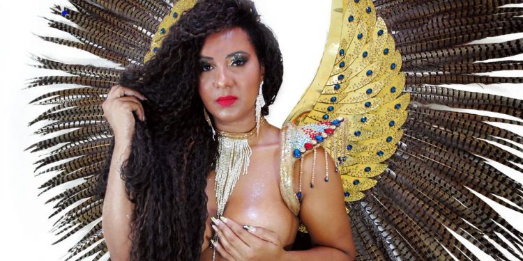 Lilian Brito é a nova Rainha de Bateria do “Ritmo Meritiense” Lilian Brito é a nova Rainha de Bateria do “Ritmo Meritiense”