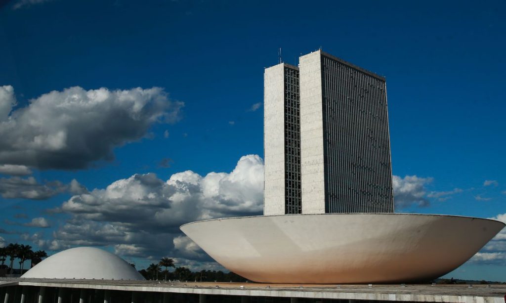 Eleições: Câmara e Senado escolhem hoje novos presidentes Eleições: Câmara e Senado escolhem hoje novos presidentes