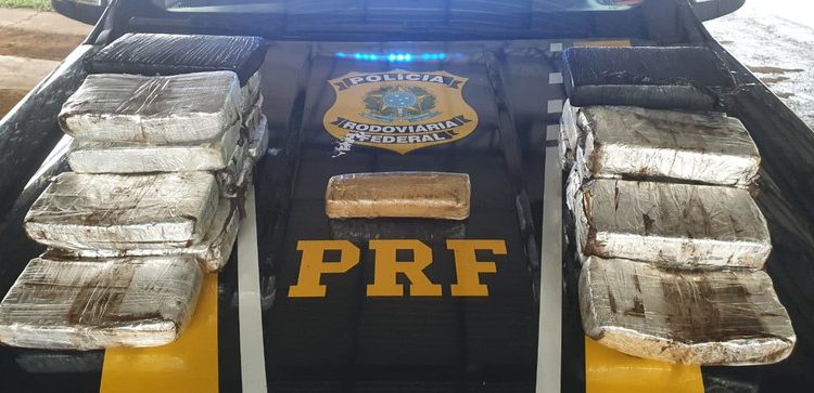 PRF apreende 21 quilos de pasta base de cocaína em Ariquemes