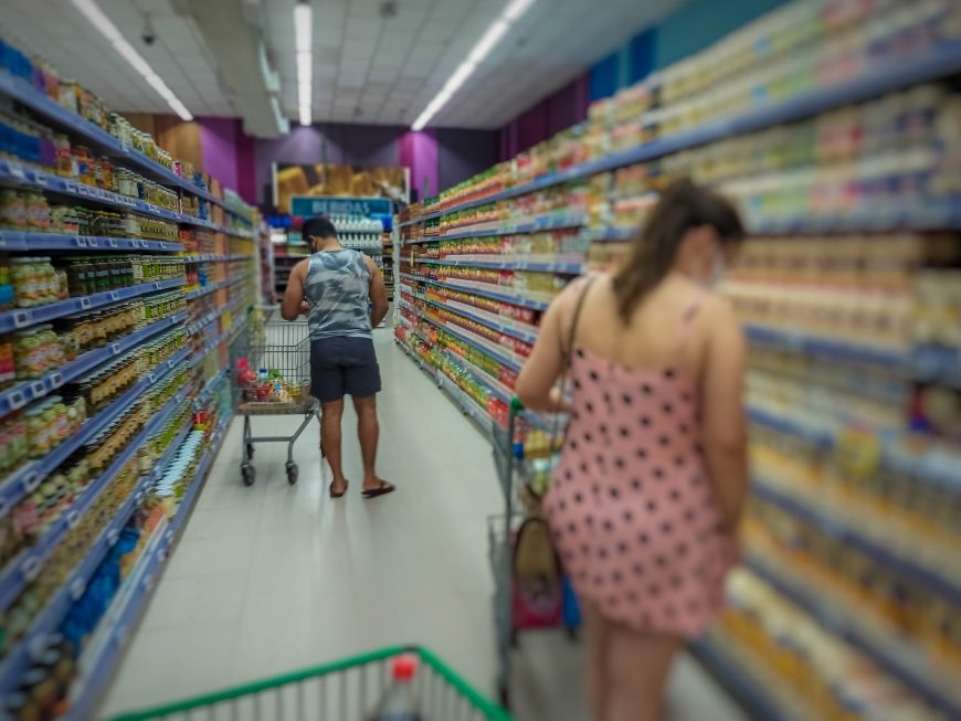 Governo prorroga auxílio do programa AmpaRo para ajudar famílias de baixa renda Governo prorroga auxílio do programa AmpaRo para ajudar famílias de baixa renda
