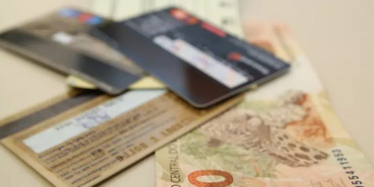 Febraban proíbe 9 instituições de concederem crédito consignado