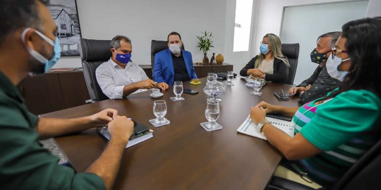 Alex Redano se reúne com lideranças de Itapuã do Oeste e discute apoio ao município