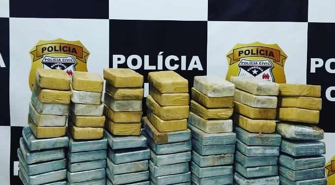 PC prende traficante com carregamento de cocaína avaliado em cerca de R$ 2 milhões PC prende traficante com carregamento de cocaína avaliado em cerca de R$ 2 milhões