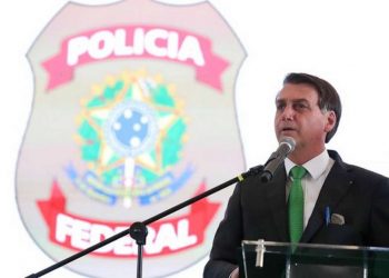 Bolsonaro sugere tirar jornais de circulação: “Fake news”