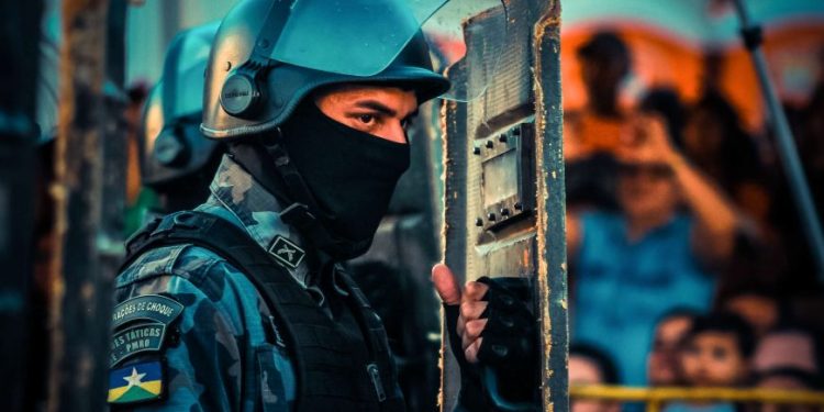 Combate à criminalidade será reforçada com a aquisição de viatura blindada para a PM Combate à criminalidade será reforçada com a aquisição de viatura blindada para a PM