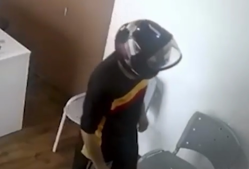 Homem é preso após invadir comércio e estuprar mulher no centro de Ariquemes Homem é preso após invadir comércio e estuprar mulher no centro de Ariquemes