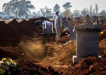 Pandemia provocou mais de 2.4 milhões de mortes em todo o mundo