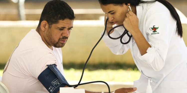 ANS determina que planos cubram novos remédios, exames e cirurgias
