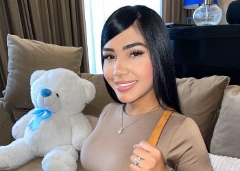 Modelo, estilista e influenciadora Jessica Fuziyama estuda lançamento nacional e internacional de sua marca de roupas