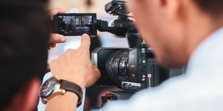 Videomaker: Conheça uma profissão para superar a crise econômica Videomaker: Conheça uma profissão para superar a crise econômica