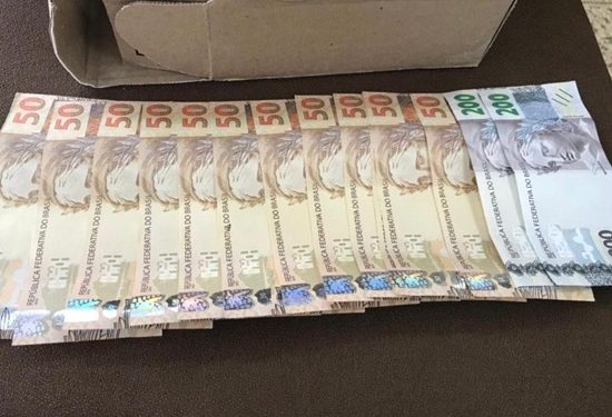 Em Rondônia Polícia Federal prende nos Correios elementos que recebiam notas falsas através de encomenda Em Rondônia Polícia Federal prende nos Correios elementos que recebiam notas falsas através de encomenda