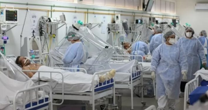 Em um ano de covid, 2 a cada 3 doentes intubados em UTI morreram no Brasil Em um ano de covid, 2 a cada 3 doentes intubados em UTI morreram no Brasil