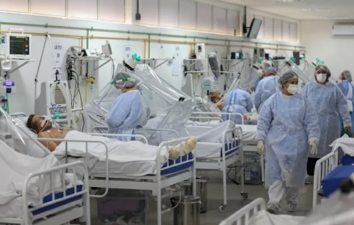 Em um ano de covid, 2 a cada 3 doentes intubados em UTI morreram no Brasil Em um ano de covid, 2 a cada 3 doentes intubados em UTI morreram no Brasil