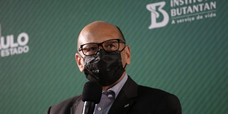 Butantan vai entregar 20 milhões de doses da Coronavac em março, diz Dimas Covas