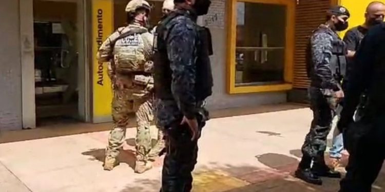 Bancária é feita refém e tem explosivos amarrados ao corpo em Rondônia