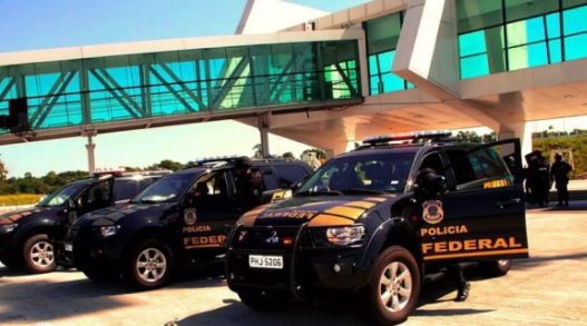 Policiais chamam Bolsonaro de traidor e ameaçam protestos pelo país Policiais chamam Bolsonaro de traidor e ameaçam protestos pelo país