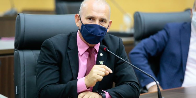 Deputado pede maior prazo para empresas pagarem dívidas devido à pandemia