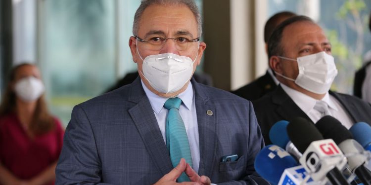 Novo ministro defende distanciamento social para reduzir morte por covid-19