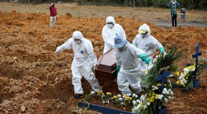 Funerárias preparam plano de emergência para lidar com alta de mortes da Covid-19