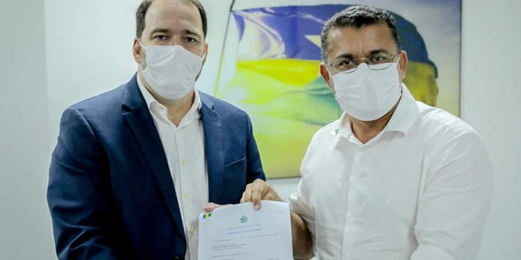 Alex Redano destina R$ 600 mil para recuperação de estradas na região de Jacinopólis Alex Redano destina R$ 600 mil para recuperação de estradas na região de Jacinopólis