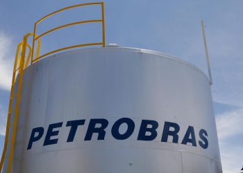 Gasolina e diesel estão mais baratos nas refinarias a partir de hoje