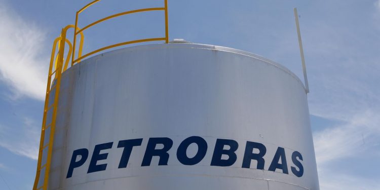 Gasolina e diesel estão mais baratos nas refinarias a partir de hoje