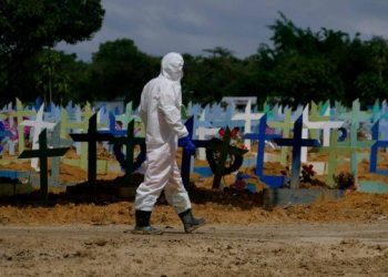 Pico de mortes diárias no Brasil pode chegar a 5 mil entre abril e maio, indica pesquisa