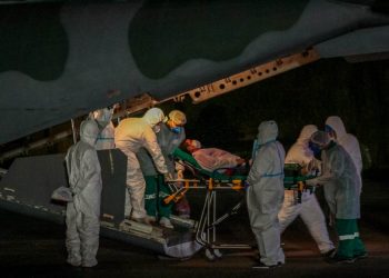 Mais 18 pacientes com Covid-19 são transferidos para o Amazonas