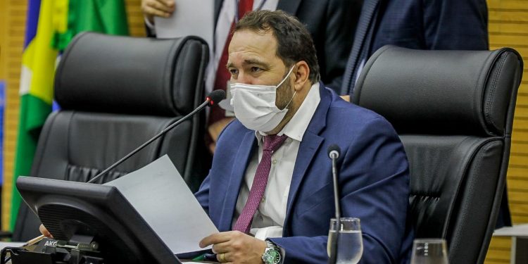 Alex Redano garante R$ 200 mil para material pedagógico para Alto Paraíso
