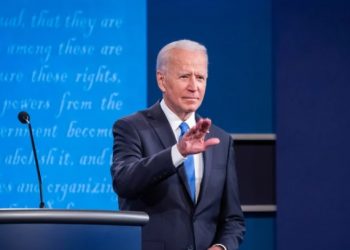 72% dos americanos aprovam medidas de Biden contra Covid