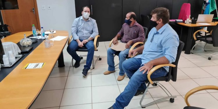 Presidente Alex Redano acolhe pedidos de prefeito e vereador de Vale do Anari